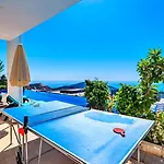 Seaview 4 Bedroom Luxury With Private Indoor & Outdoor Pool