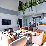 Seaview 4 Bedroom Luxury With Private Indoor & Outdoor Pool