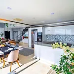 Seaview 4 Bedroom Luxury With Private Indoor & Outdoor Pool