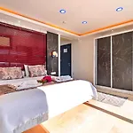 Seaview 4 Bedroom Luxury With Private Indoor & Outdoor Pool