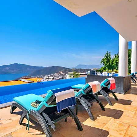 Seaview 4 Bedroom Luxury With Private Indoor & Outdoor Pool וילה