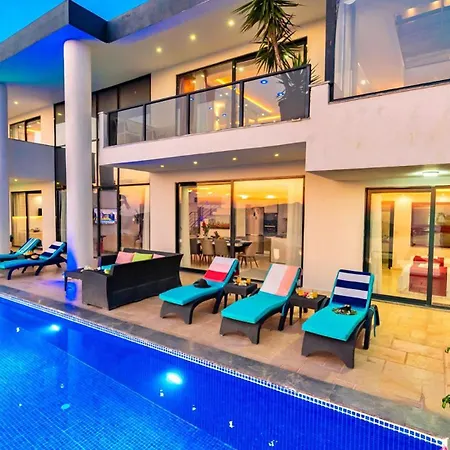Seaview 4 Bedroom Luxury With Private Indoor & Outdoor Pool