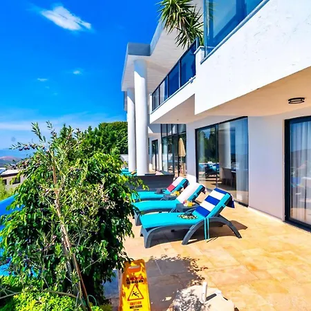Seaview 4 Bedroom Luxury With Private Indoor & Outdoor Pool 别墅 *