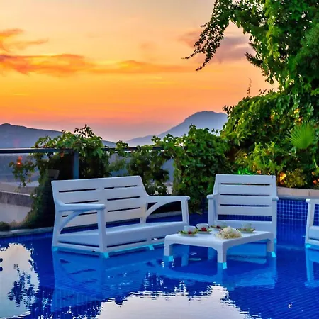 Seaview 4 Bedroom Luxury With Private Indoor & Outdoor Pool וילה קלקן