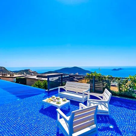 Seaview 4 Bedroom Luxury With Private Indoor & Outdoor Pool *