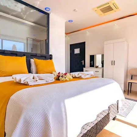 Seaview 4 Bedroom Luxury With Private Indoor & Outdoor Pool