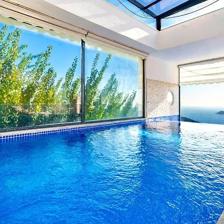 Seaview 4 Bedroom Luxury With Private Indoor & Outdoor Pool