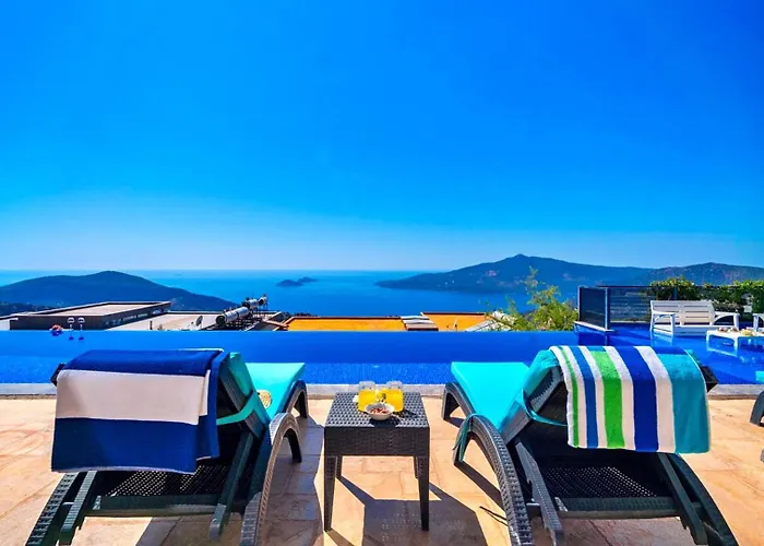 Seaview 4 Bedroom Luxury With Private Indoor & Outdoor Pool *