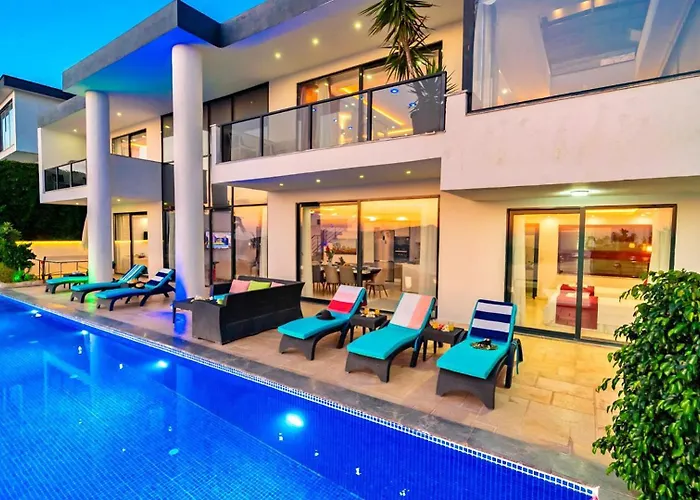 Seaview 4 Bedroom Luxury With Private Indoor & Outdoor Pool