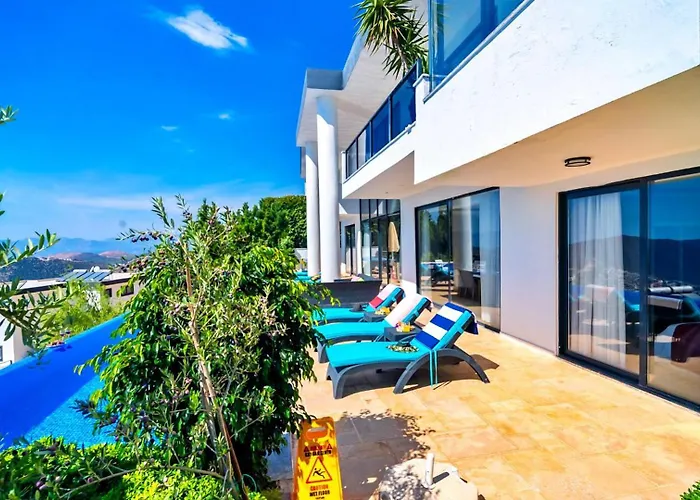 Seaview 4 Bedroom Luxury With Private Indoor & Outdoor Pool 别墅 *