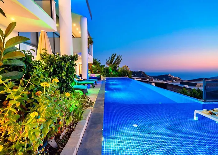 Seaview 4 Bedroom Luxury With Private Indoor & Outdoor Pool 卡尔坎
