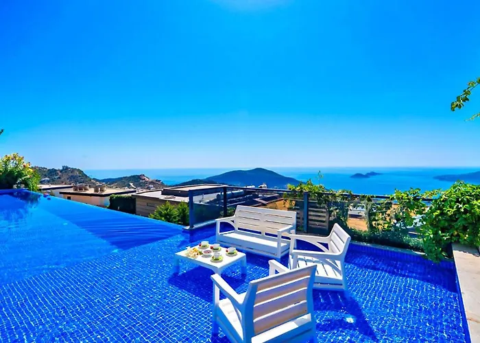 Seaview 4 Bedroom Luxury With Private Indoor & Outdoor Pool *