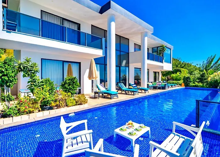 Seaview 4 Bedroom Luxury With Private Indoor & Outdoor Pool 别墅 *