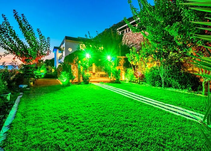 Seaview 4 Bedroom Luxury With Private Indoor & Outdoor Pool *