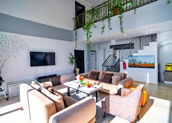 Seaview 4 Bedroom Luxury With Private Indoor & Outdoor Pool