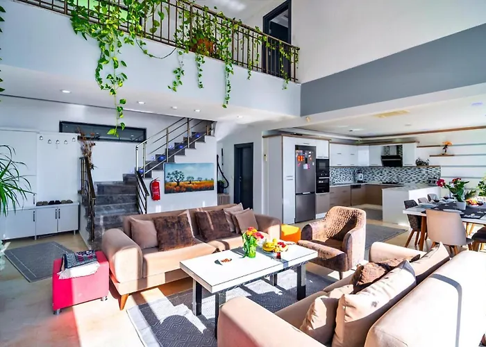 Seaview 4 Bedroom Luxury With Private Indoor & Outdoor Pool 卡尔坎