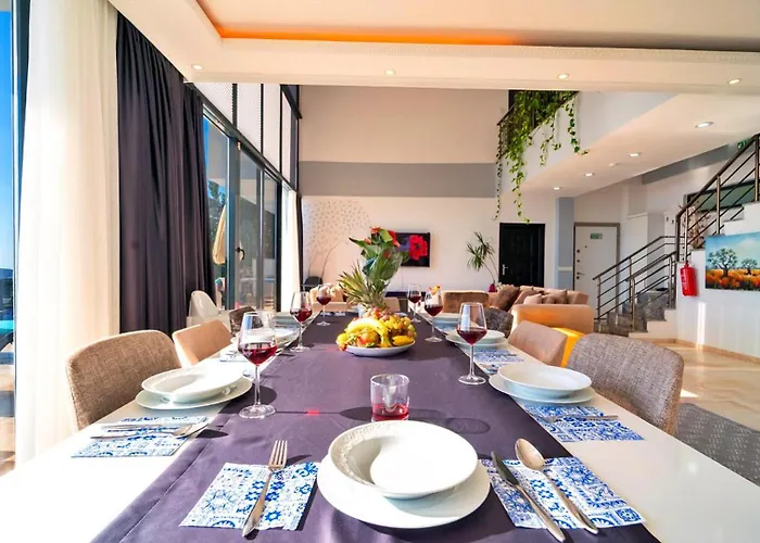 Seaview 4 Bedroom Luxury With Private Indoor & Outdoor Pool 别墅