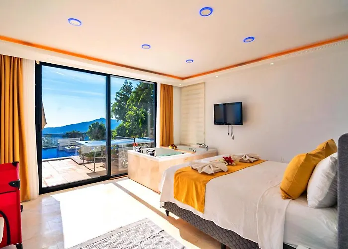Seaview 4 Bedroom Luxury With Private Indoor & Outdoor Pool *