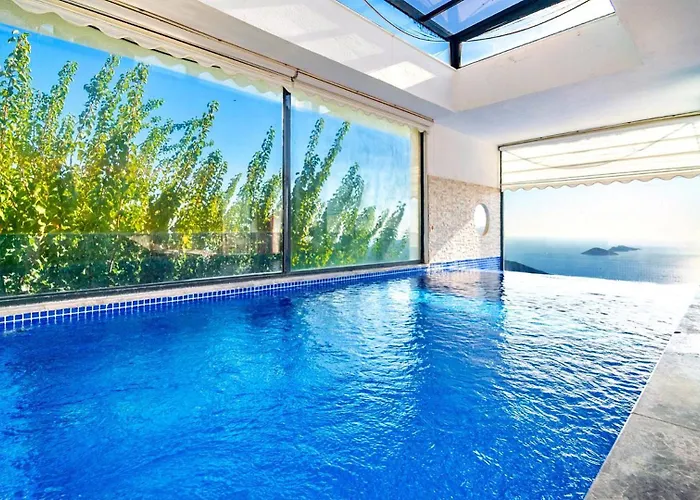 Seaview 4 Bedroom Luxury With Private Indoor & Outdoor Pool