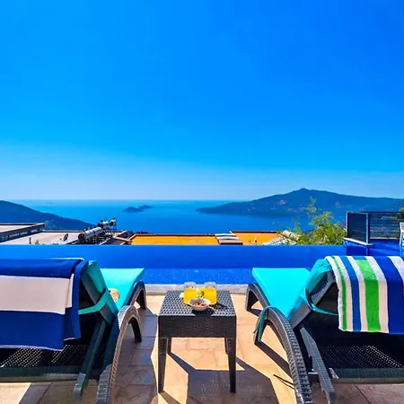 Seaview 4 Bedroom Luxury With Private Indoor & Outdoor Pool *
