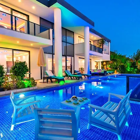 Seaview 4 Bedroom Luxury With Private Indoor & Outdoor Pool 빌라 칼칸