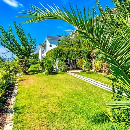 Seaview 4 Bedroom Luxury With Private Indoor & Outdoor Pool