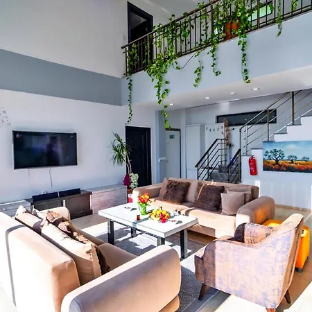 Seaview 4 Bedroom Luxury With Private Indoor & Outdoor Pool