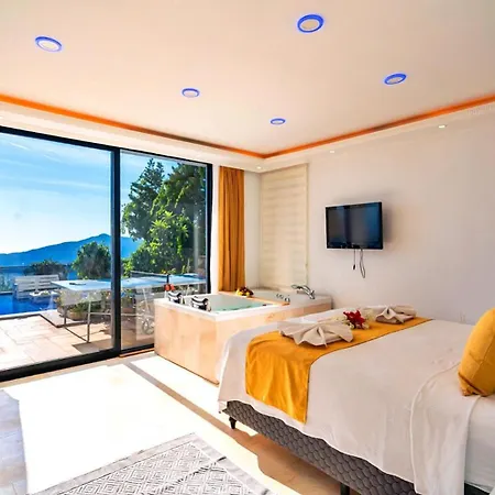 Seaview 4 Bedroom Luxury With Private Indoor & Outdoor Pool *